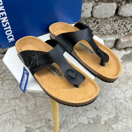Birkenstock Gizeh Slides (Black)